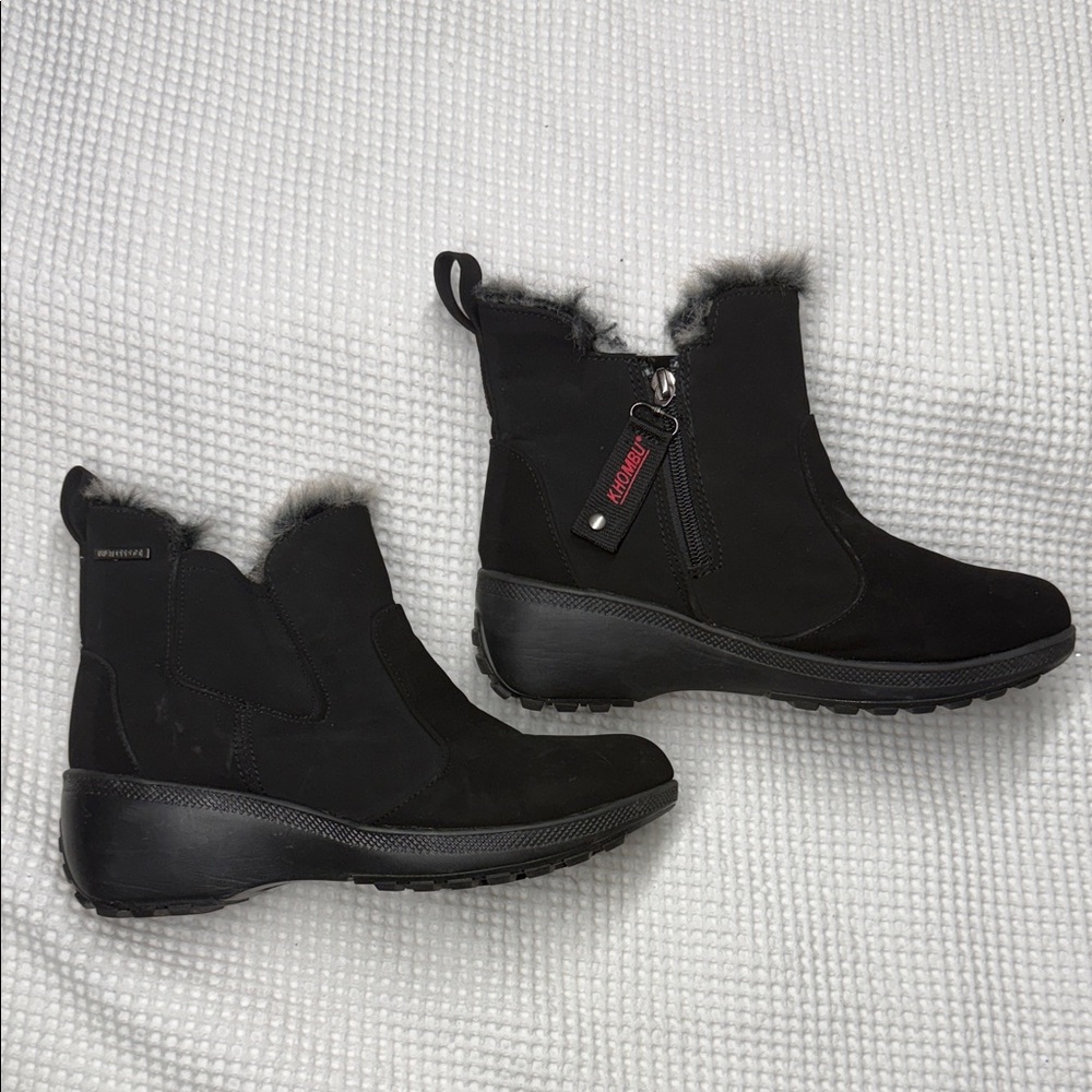 Khombu Women's Black Winter Boots w/Faux Fur Trim - Size 8
